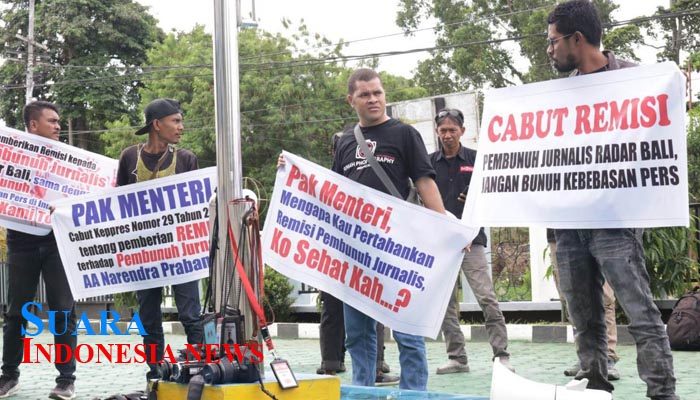 Kunjungi Manokwari, Menteri Yasona Laoly Disambut Demo Wartawan 9 Kunjungi Manokwari, Menteri Yasona Laoly Disambut Demo Wartawan
