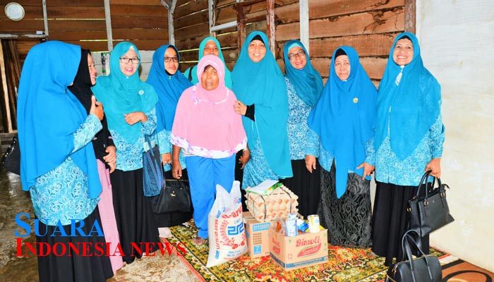 Ketua Tim Penggerak PKK Langsa Serahkan Bantuan kepada Fakir Miskin 12 Ketua Tim Penggerak PKK Langsa Serahkan Bantuan kepada Fakir Miskin