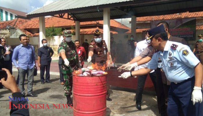 Halaman PN Sampang Jadi Saksi Pemusnahan BB Narkotika