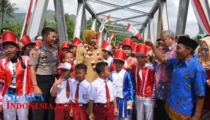 Tak Lagi Nyebrang Sungai, Sudah Ada Jembatan Kayangan