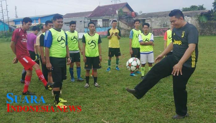 Jalin Persahabatan, Harry Ara Siap Jadi Pembina Sepak Bola Ditanah Sareal