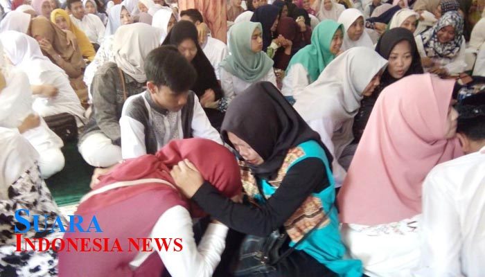 Isak Tangis Orang Tua dan Siswa Warnai Doa Bersama Jelang UNBK