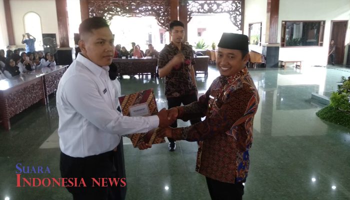 Wabub Pamekasan Serahkan SK 331 ASN Baru