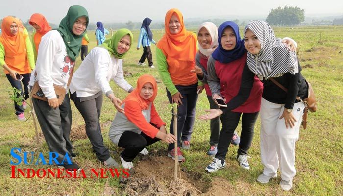 Emak emak Dharma Wanita PPSDM, Tanam 300 Pohon Kelor