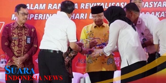 Gubernur Bengkulu Rohidin Mersyah Terima Penghargaan dari Menteri Hukum dan HAM RI