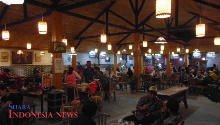 Pujasera Warunk Babe Tawarkan Wisata Kuliner Berkonsep Jawa