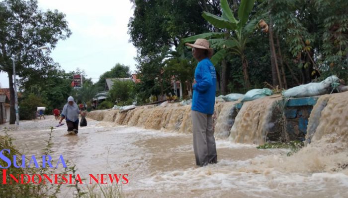 Debit Air Sungai Cimanuk Meluap Puluhan Rumah Warga Terendam