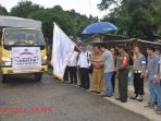 Bupati Nias Saksikan Pelepasan Pendistribusian Logistik Surat Suara 14 Bupati Nias Saksikan Pelepasan Pendistribusian Logistik Surat Suara