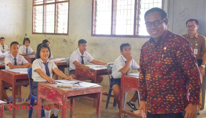 Pastikan Pelaksanaan UNBK/UNKP Tingkat SMP Lancar, Wabup Nias Lakukan Monitoring 7 Pastikan Pelaksanaan UNBK/UNKP Tingkat SMP Lancar, Wabup Nias Lakukan Monitoring