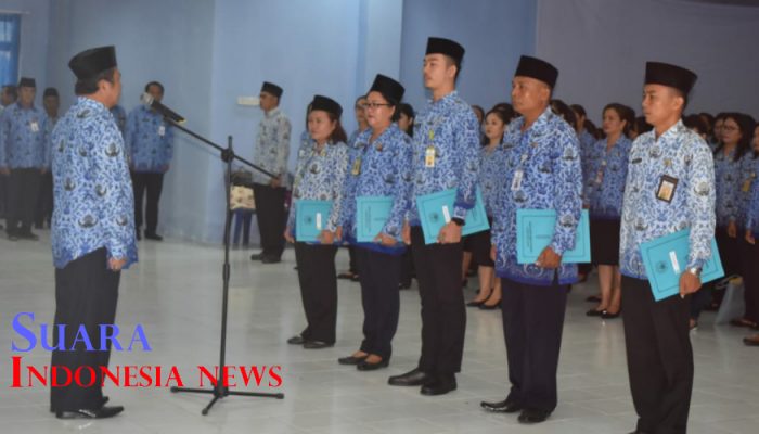 Bupati Nias Serahkan 274 SK PNS Naik Pangkat Lingkup Pemkab Nias