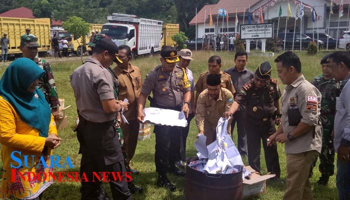 Tidak Layak Pakai, KIP Abdya Musnahkan Ribuan Lembar Surat Suara