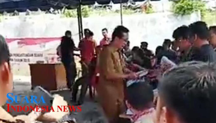 Sekda Kabupaten Nias Hadiri Simulasi Pemungutan dan Penghitungan Suara di TPS 9 Sekda Kabupaten Nias Hadiri Simulasi Pemungutan dan Penghitungan Suara di TPS