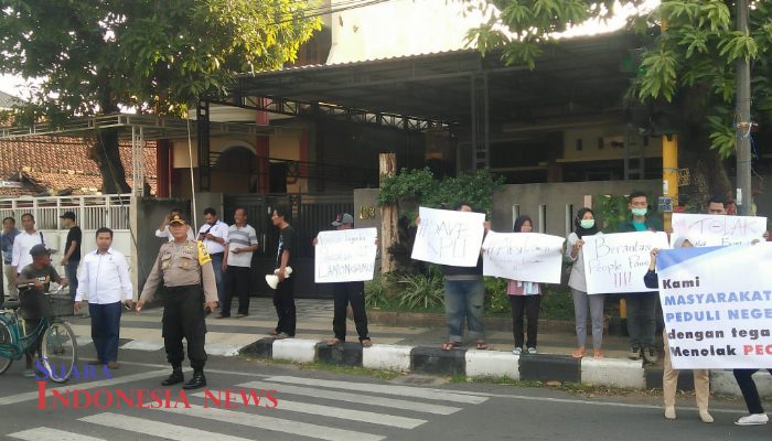 Peduli Negeri, Masyarakat Lamongan Gelar Aksi Dukung KPU 12 Peduli Negeri, Masyarakat Lamongan Gelar Aksi Dukung KPU