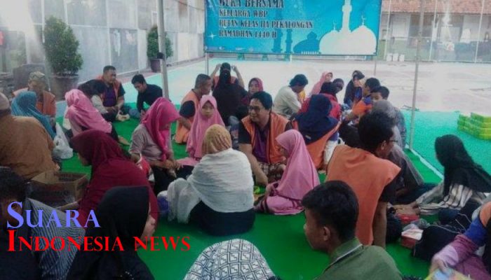 Napi Rutan Kelas II A Kota Pekalongan Buka Bersama Keluarga