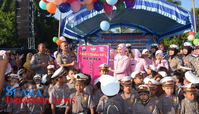 Libatkan Anak Kecil, Polres Pamekasan Ajak Masyarakat Tertib Lalu lintas 8 Libatkan Anak Kecil, Polres Pamekasan Ajak Masyarakat Tertib Lalu lintas