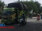 Bandel! Meski Dilarang, Truk Tetap Melintas di Jalan Pantura Kota Pekalongan 9 Bandel! Meski Dilarang, Truk Tetap Melintas di Jalan Pantura Kota Pekalongan