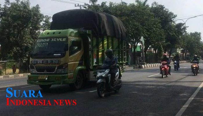 Bandel! Meski Dilarang, Truk Tetap Melintas di Jalan Pantura Kota Pekalongan