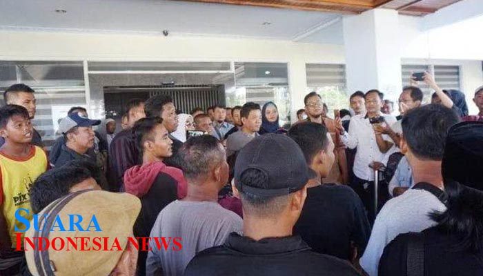 Pedagang Alun-Alun Kota Pekalongan Geruduk Kantor Pemkot, Tolak Wacana Relokasi