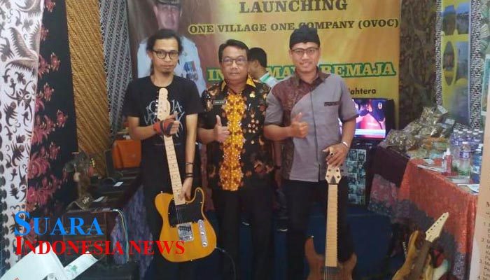Bumdes Modim BIMA Lobener Lor Pasarkan Gitar Hingga Keseluruh Dunia