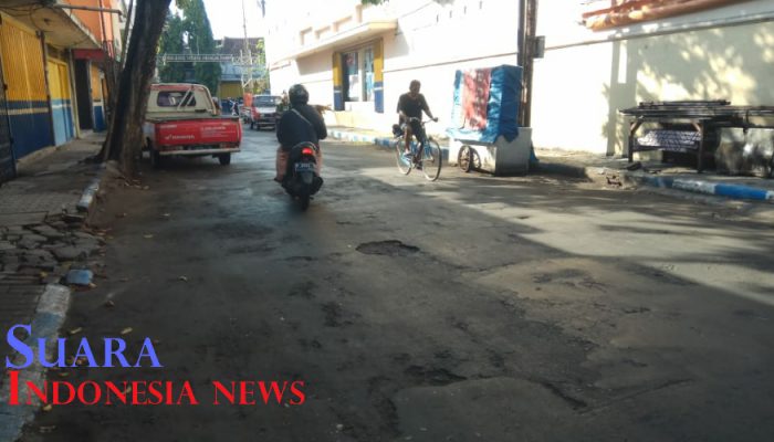 Bahaya, Jalan Berlubang Masih Ada Dipusat Kota Lumajang 8 Bahaya, Jalan Berlubang Masih Ada Dipusat Kota Lumajang
