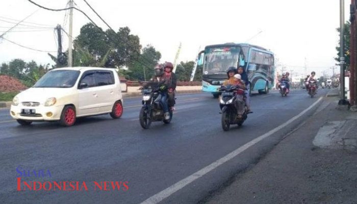 Hari Kedua Lebaran, Jalan Pantura Pekalongan Ramai Namun Bergelombang