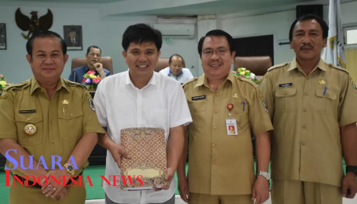 Bupati Nias Hadiri Paripurna Penyampaian Perubahan RPJMD Kabupaten Nias Tahun 2016-2021 12 Bupati Nias Hadiri Paripurna Penyampaian Perubahan RPJMD Kabupaten Nias Tahun 2016-2021