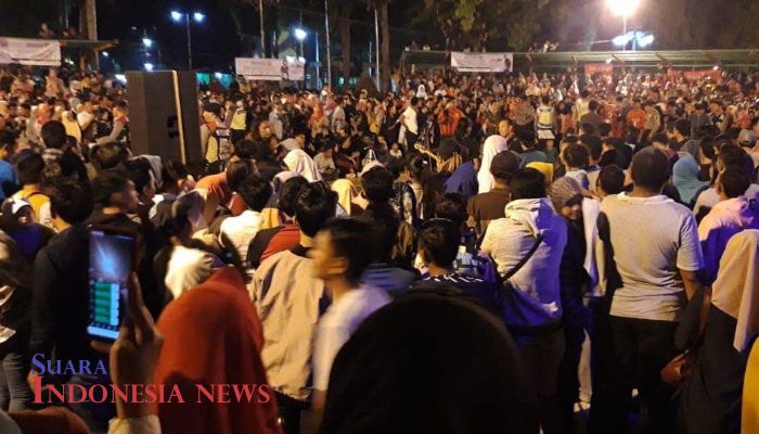 Madura Siap Dukung Irwan di D'star, Ribuan Warga Banjiri Panggung Kreasi Anak Negeri 7 Madura Siap Dukung Irwan di D’star, Ribuan Warga Banjiri Panggung Kreasi Anak Negeri