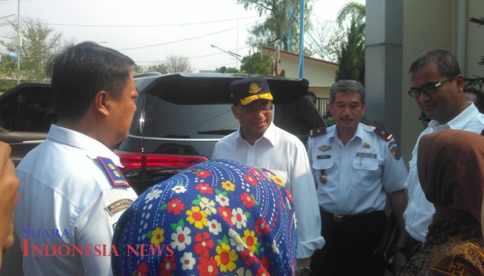 Menhub Tegaskan Surat-Surat Kapal Gratis dan Tidak Terbatas 11 Menhub Tegaskan Surat-Surat Kapal Gratis dan Tidak Terbatas