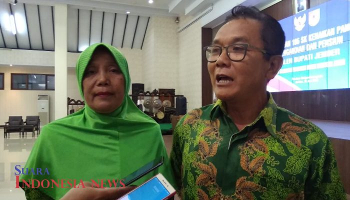 Suami-Istri Ini Kompak Awali dan Akhiri Masa Kerja ASN, Simak Kisah Romantisnya!