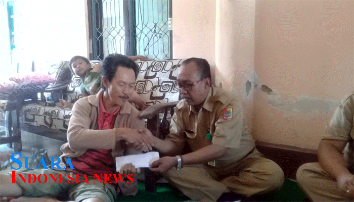 Rumah Teman Seprofesi Terbakar, Para Supir Ambudes di Jember Bantu Ringankan Beban 9 Rumah Teman Seprofesi Terbakar, Para Supir Ambudes di Jember Bantu Ringankan Beban