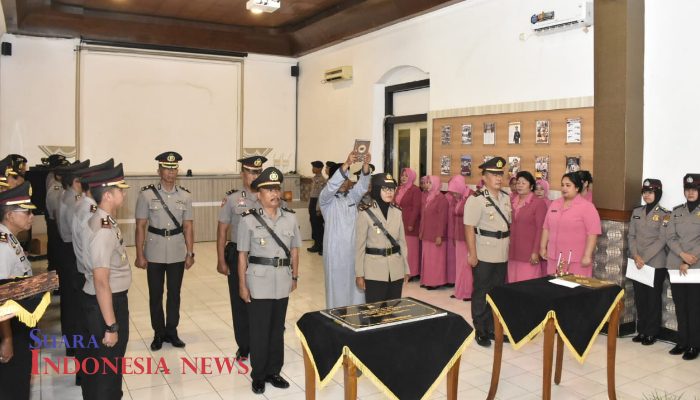 Kapolres Pasuruan Kota Pimpin Sertijab Kabag Sumda dan Kapolsek 12 Kapolres Pasuruan Kota Pimpin Sertijab Kabag Sumda dan Kapolsek