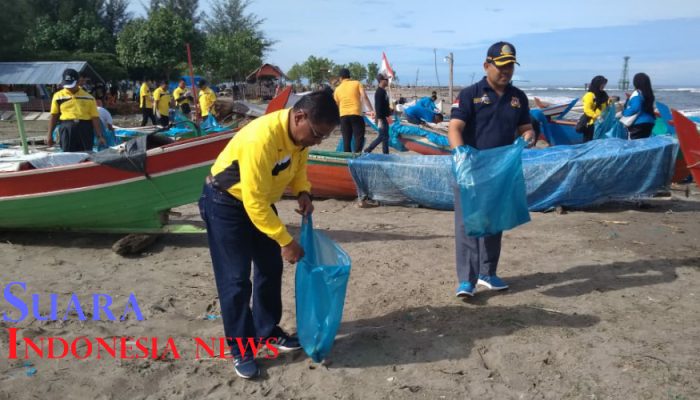 HUT Adhyaksa 2019, Kajari Abdya Pimpin Gerakan Bersih Pantai 14 HUT Adhyaksa 2019, Kajari Abdya Pimpin Gerakan Bersih Pantai