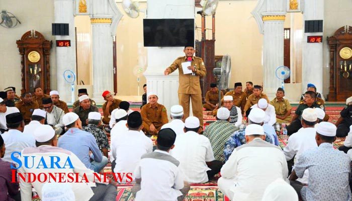 Bupati Ingatkan Calon Jamaah Haji Jaga Kesehatan 14 Bupati Ingatkan Calon Jamaah Haji Jaga Kesehatan