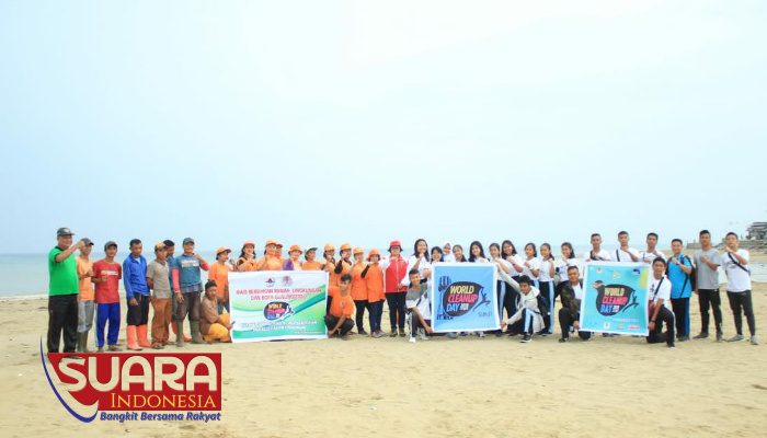 Organisasi World Clean Up Day Bersihkan Lingkungan di Gunungsitoli