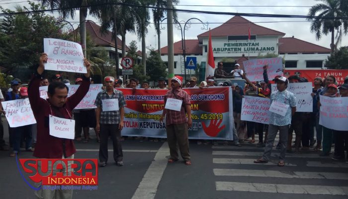 Ditolak Panitia Pilkades, Pendukung Cakades Irawan Geruduk Kantor Bupati