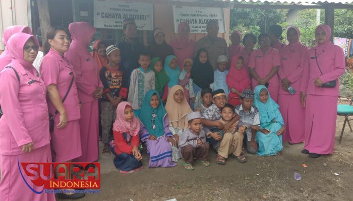 Peringatan HKGB Ke-67, Bhayangkari Raja Ampat Beri Bansos