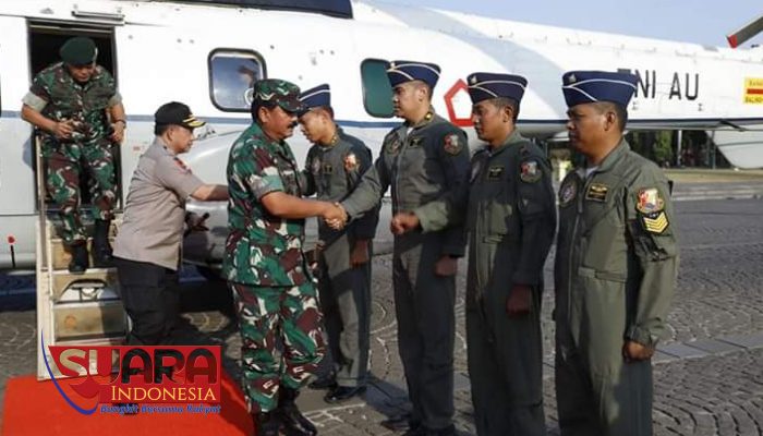 Panglima TNI Dan Kapolri Tinjau Situasi Ibu Kota Jakarta Melalui Udara