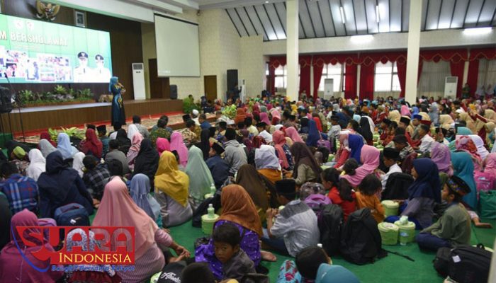 Seribu Anak Yatim Bersholawat di Pendopo Jember