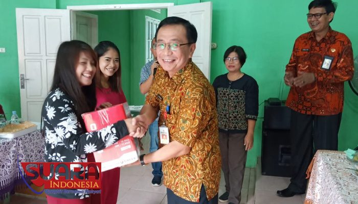 Pemkab Nias Serahkan Bantuan Sosial Kepada Masyarakat Penerima 13 Pemkab Nias Serahkan Bantuan Sosial Kepada Masyarakat Penerima