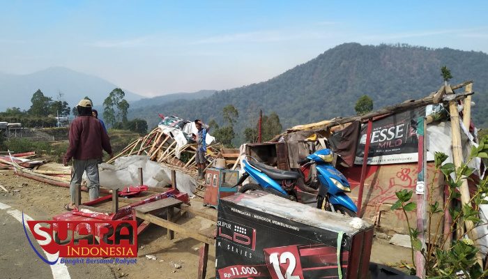 Di Sumberbrantas, Puluhan Rumah Rusak Diterjang Angin Kencang