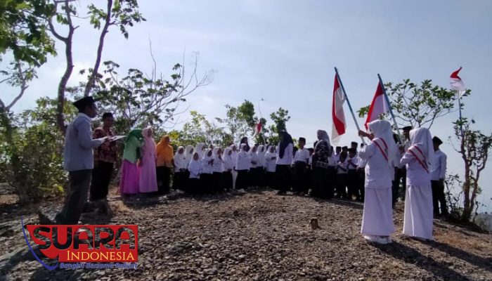 Hari Sumpah Pemuda 2019, Siswa Al Barakah Upacara di Bukit Batu Ngandung
