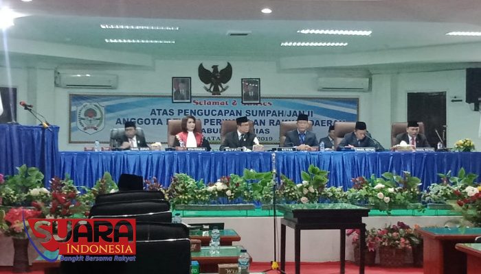 Bupati Nias Saksikan Pengambilan Sumpah DPRD Kabupaten Nias Masa Jabatan 2019 - 2024 8 Bupati Nias Saksikan Pengambilan Sumpah DPRD Kabupaten Nias Masa Jabatan 2019 – 2024