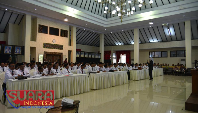 bupati berikan bimtek