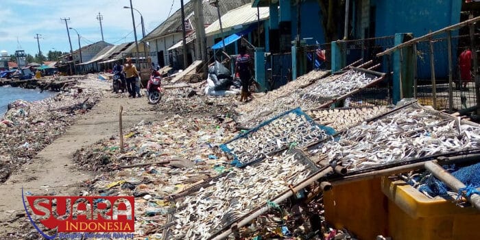 Warga Teluk Berharap Pemerintah Serius Tangani Persoalan Sampah di Desanya
