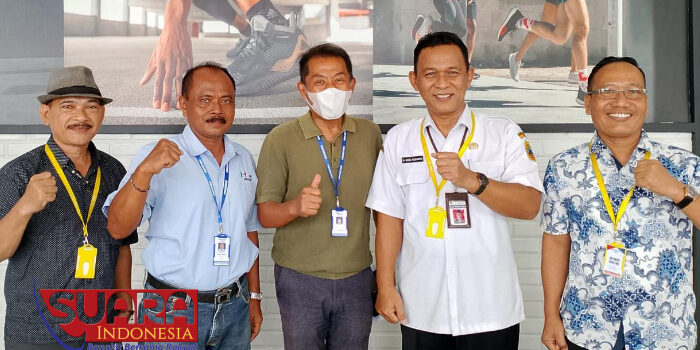 Kunjungi Pabrik Sepatu HWI 2 Batangan, Kadisnaker Pati Pastikan Rekrutmen Karyawan Berjalan Sesuai Aturan