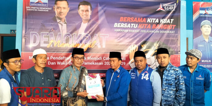 Mantan Bupati Pamekasan Kembalikan Formulir Pendaftaran Cabup ke Kantor Demokrat