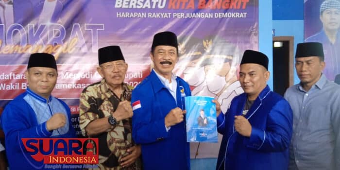 Mantan Plt Bupati Pamekasan Fattah Jasin Datangi Kantor Demokrat Kembalikan Formulir Bacabup