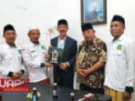 Didampingi Mantan Gubernur Jatim, Fattah Jasin Orang Pertama Mengambil Formulir Bacabup di DPC PBB