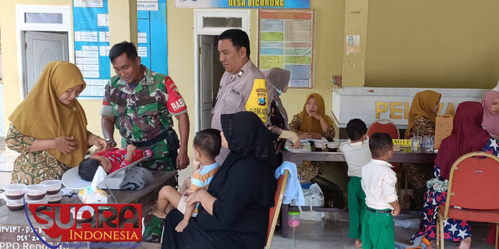 Bersama Babinkamtibmas dan Bidan Desa, Babinsa Bicorong Lakukan Pengecekan Ibu Hamil dan Bayi Baru Lahir