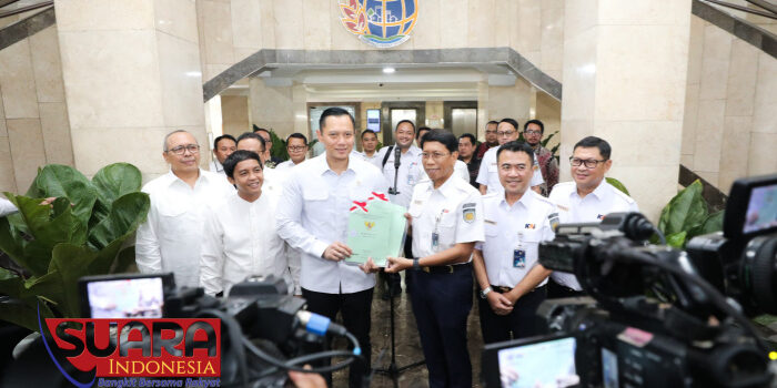 Selamatkan Aset Negara Senilai Rp480 Miliar, Menteri ATR/Kepala BPN Serahkan Sertifikat Hak Pengelolaan kepada PT KAI